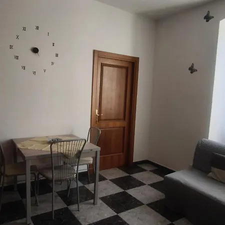 Silvia Butterfly Flat * Genova