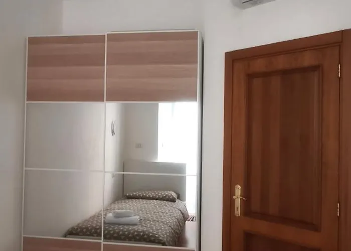 Silvia Butterfly Flat *