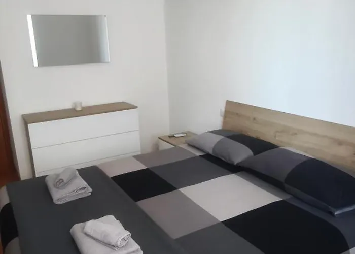 Silvia Butterfly Flat *