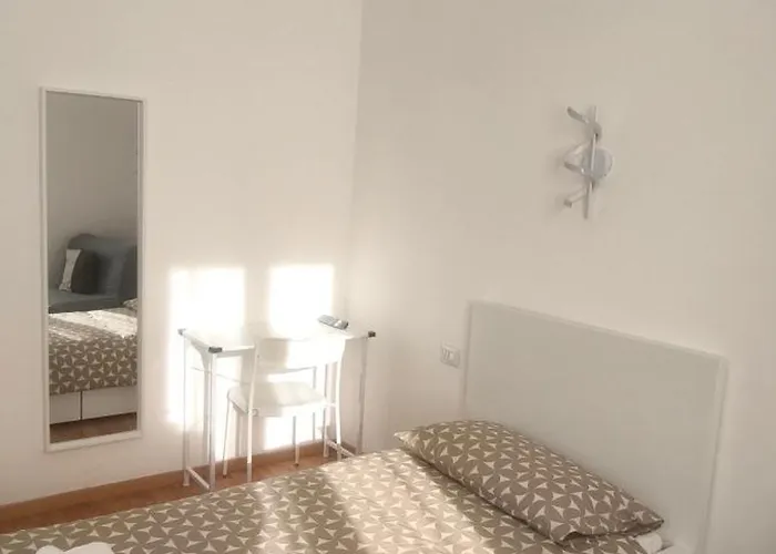 Silvia Butterfly Flat Genua