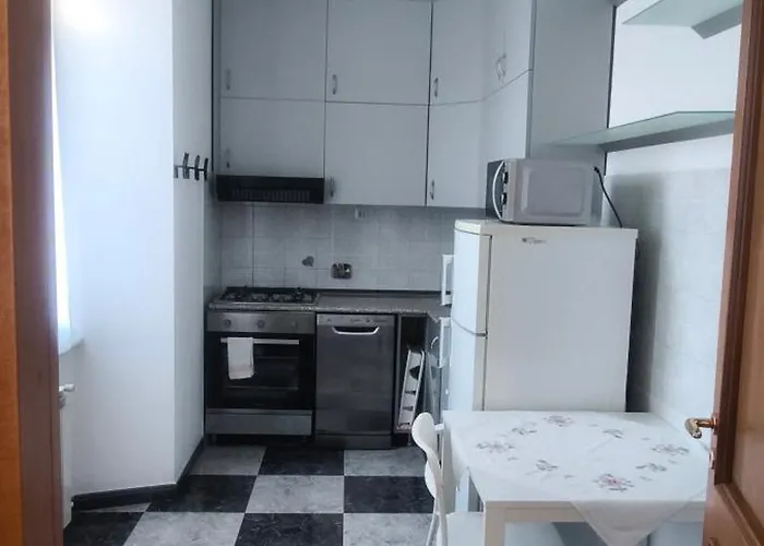 Silvia Butterfly Flat